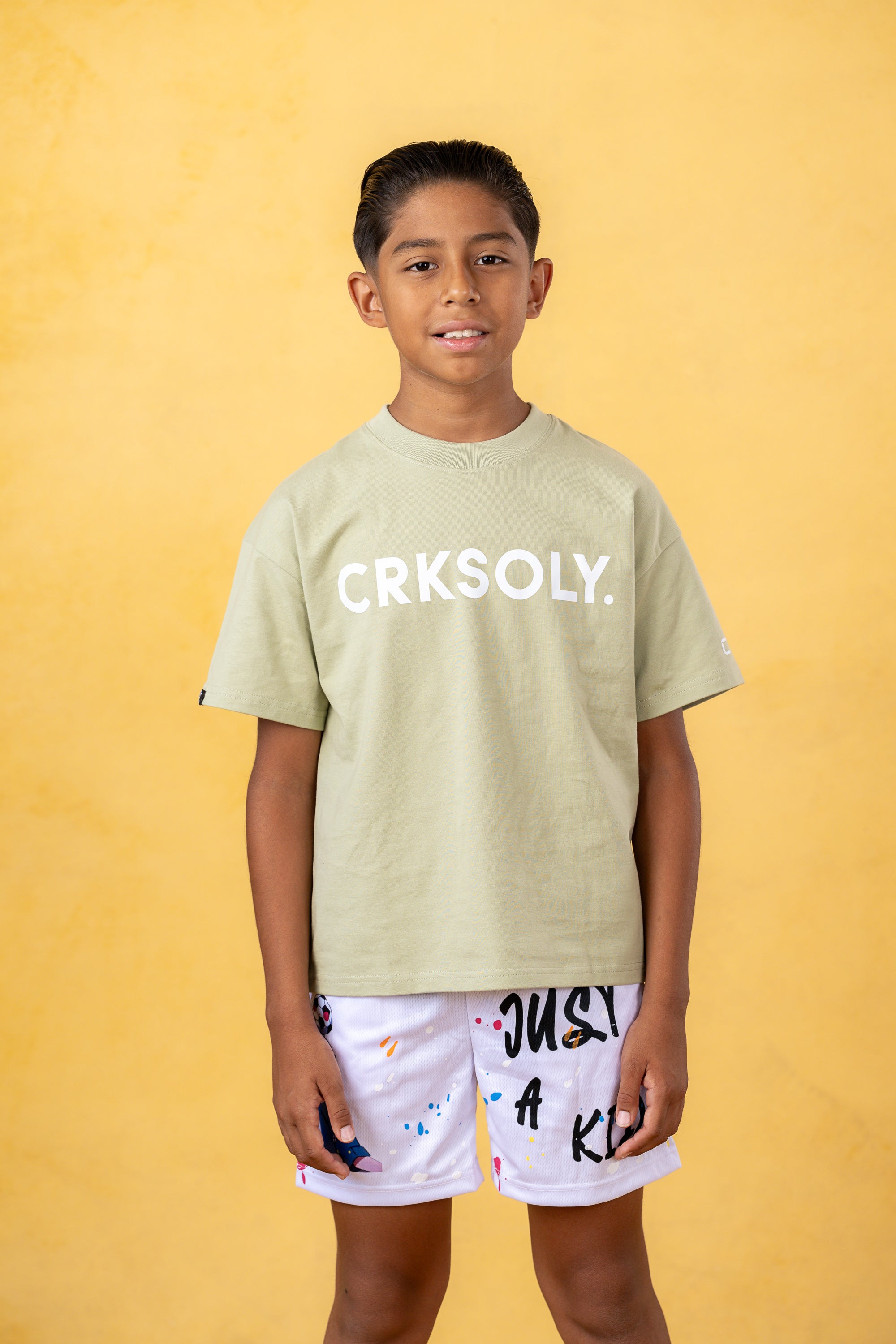 CRKSOLY. Camiseta juvenil verde oliva de estilo urbano