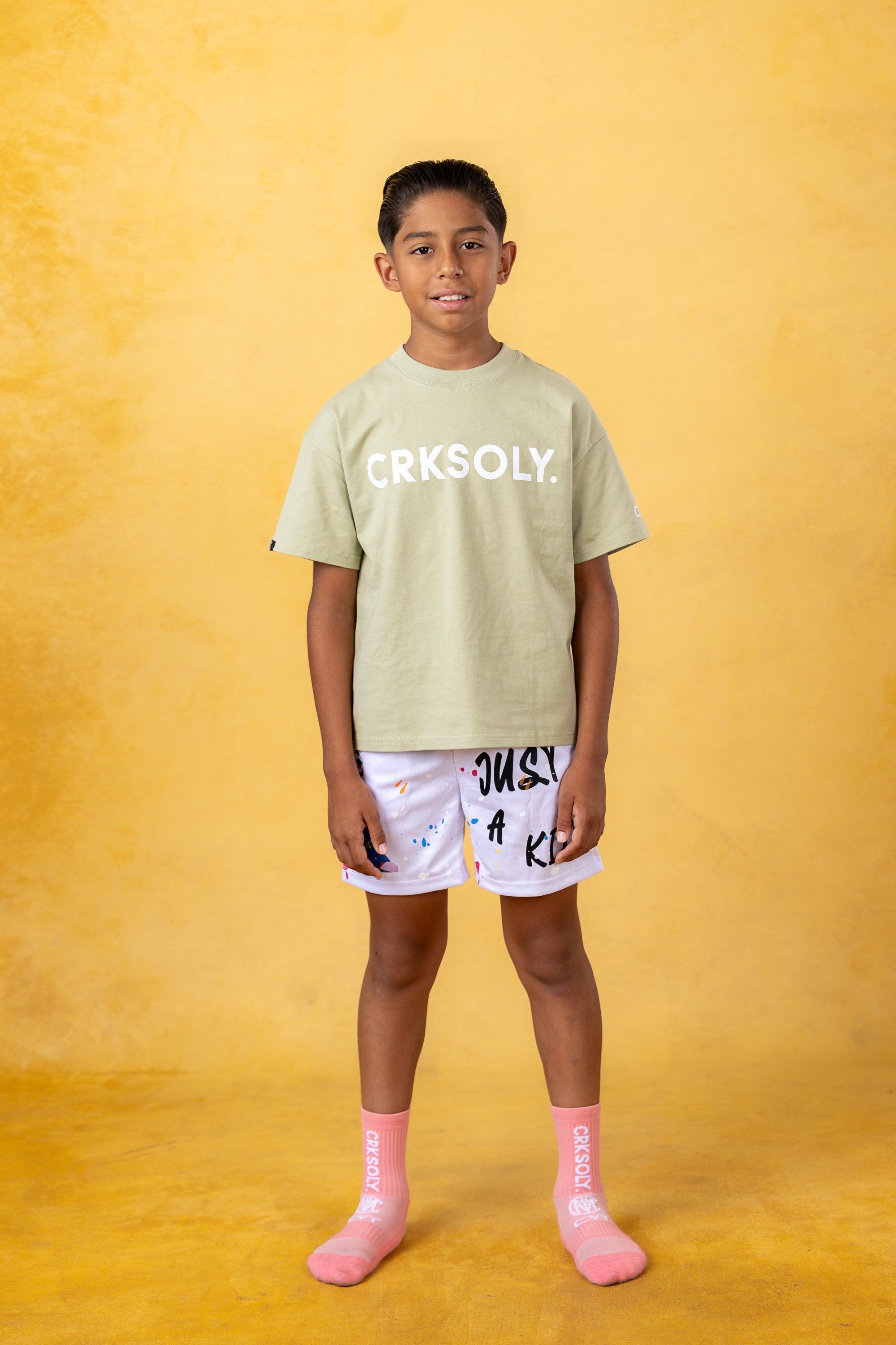 CRKSOLY. Camiseta juvenil verde oliva de estilo urbano