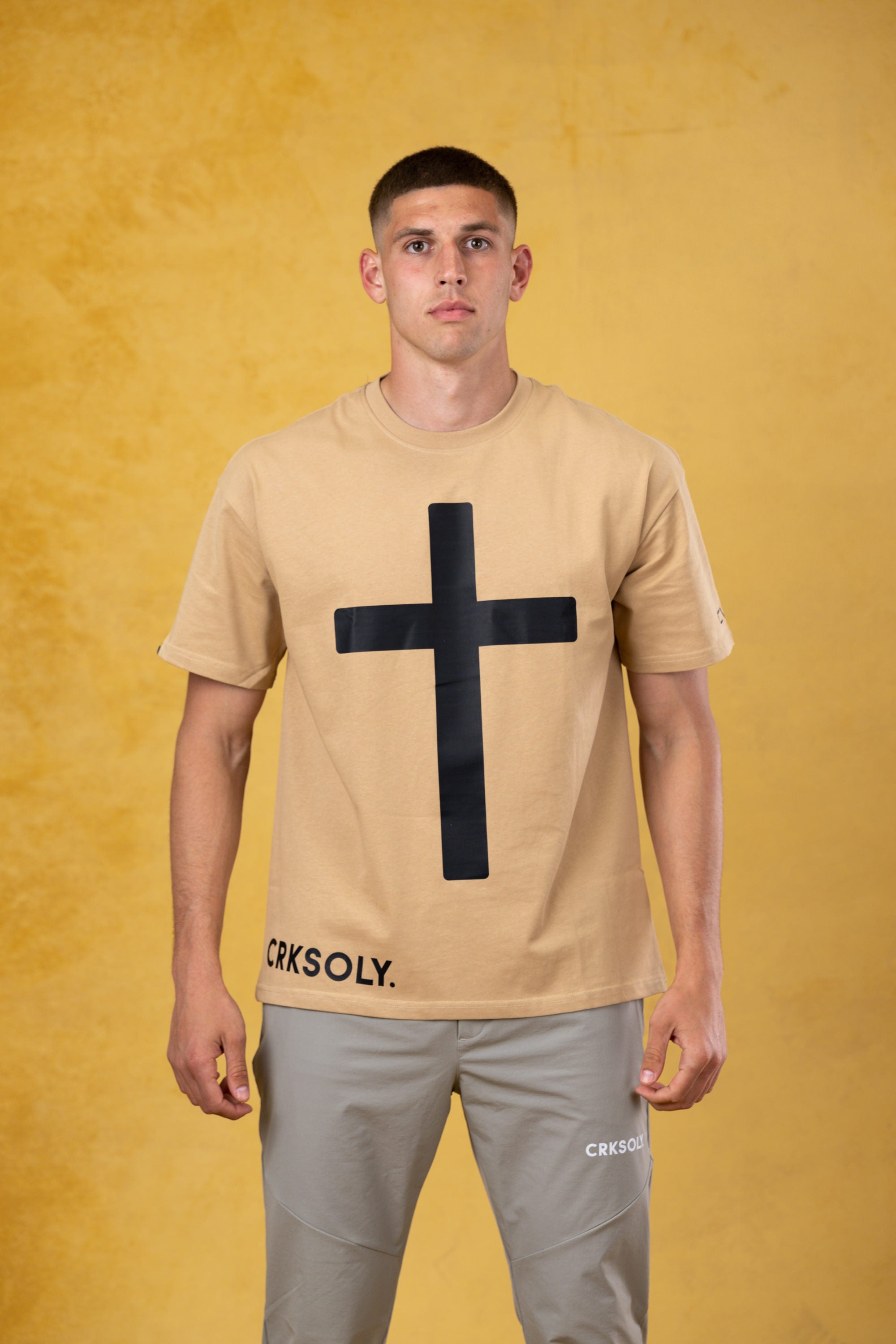 CRKSOLY. Camiseta color canela Faith