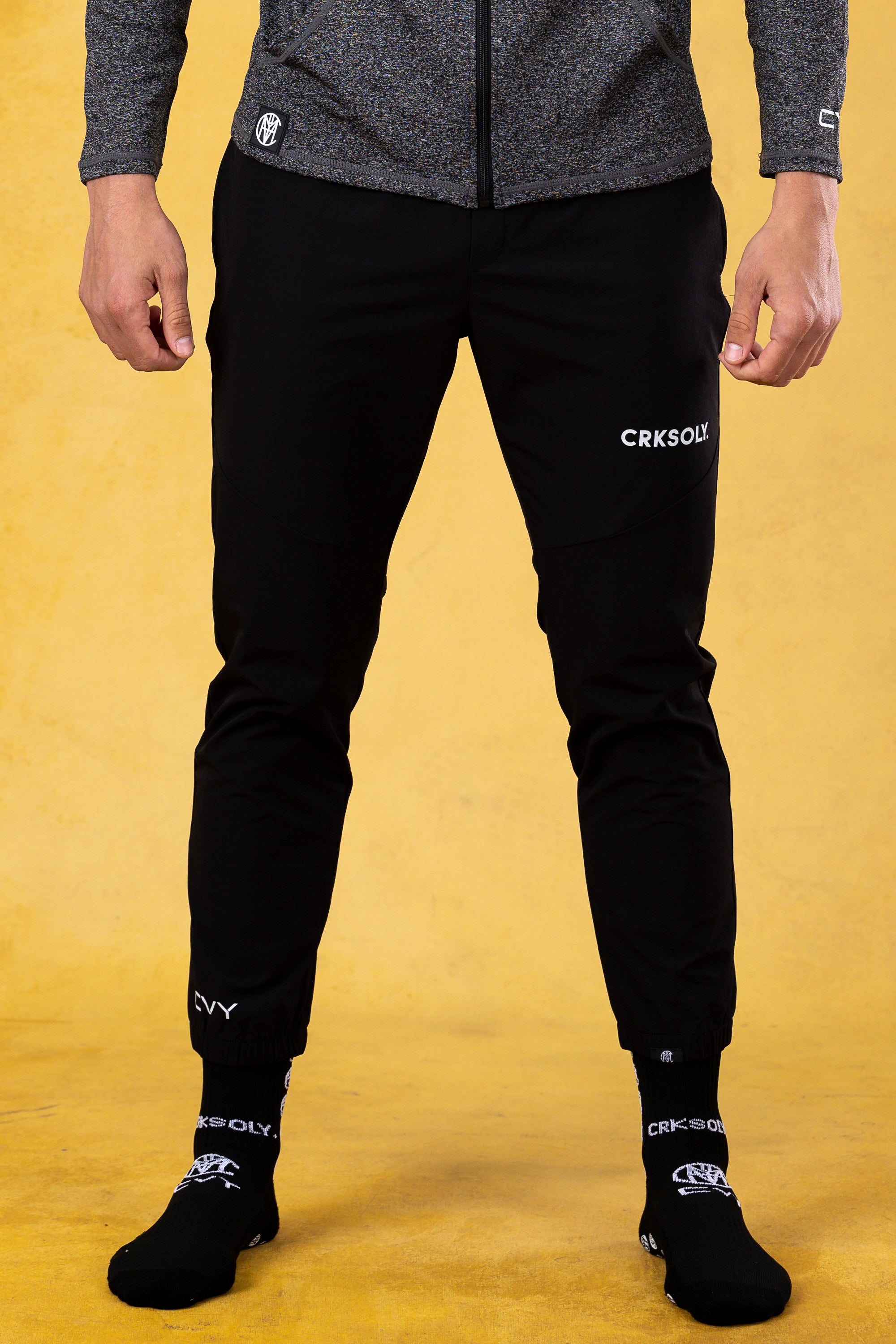 CRKSOLY. Pantalón cortavientos unisex color negro