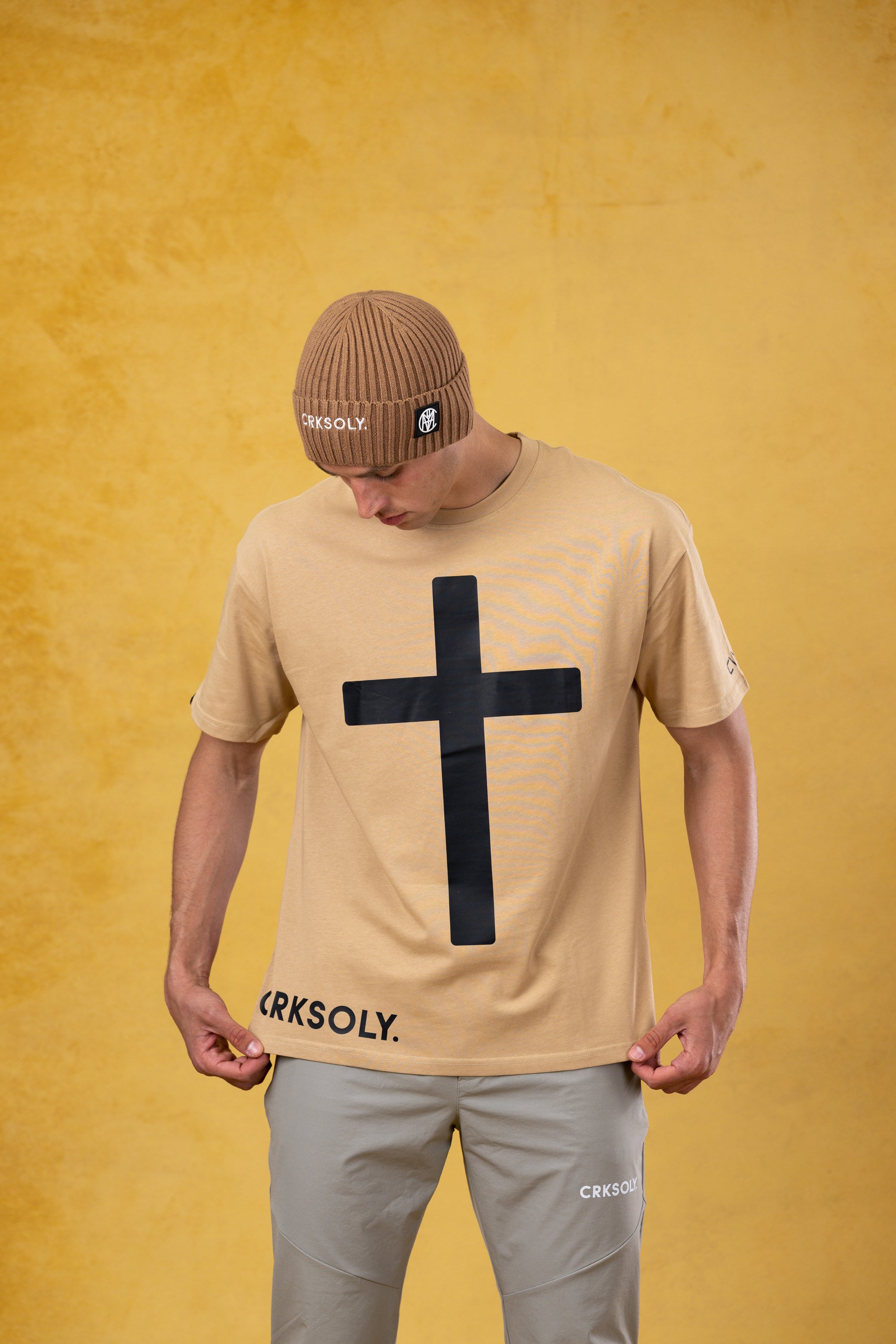 CRKSOLY. Camiseta color canela Faith